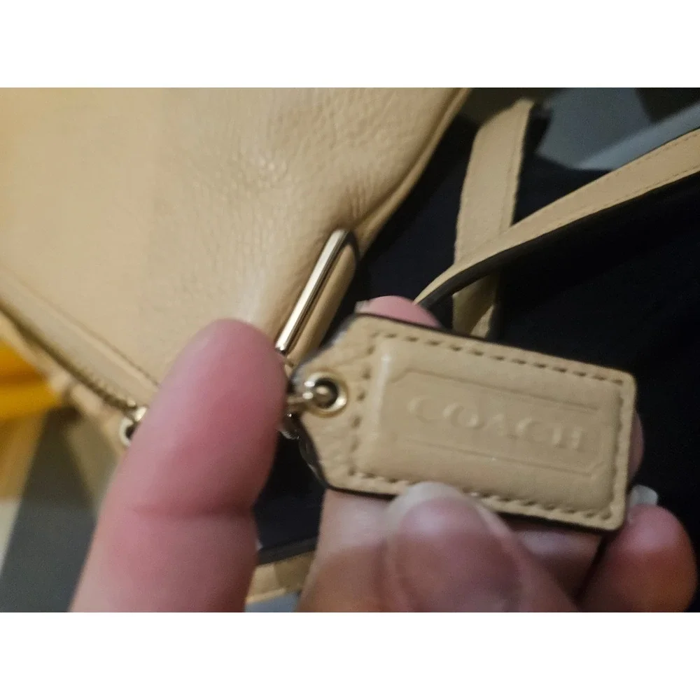 Coach Pebbled Leather Crossbody Bag Beige Tan Gold Hardware Zip Top Pocket